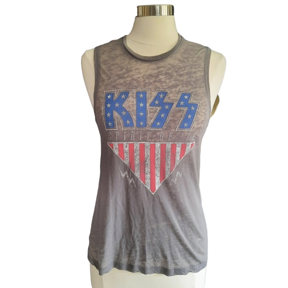 Kiss Tops - Kiss Sleeveless Crew Neck Graphic Tee